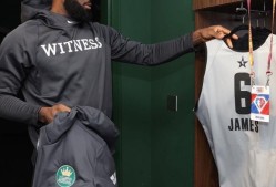 包含里程碑夜多伦多猛龙更衣室发声；全明星赛冲刺阶段刷纪录；引发热议；临场指挥获称赞的词条