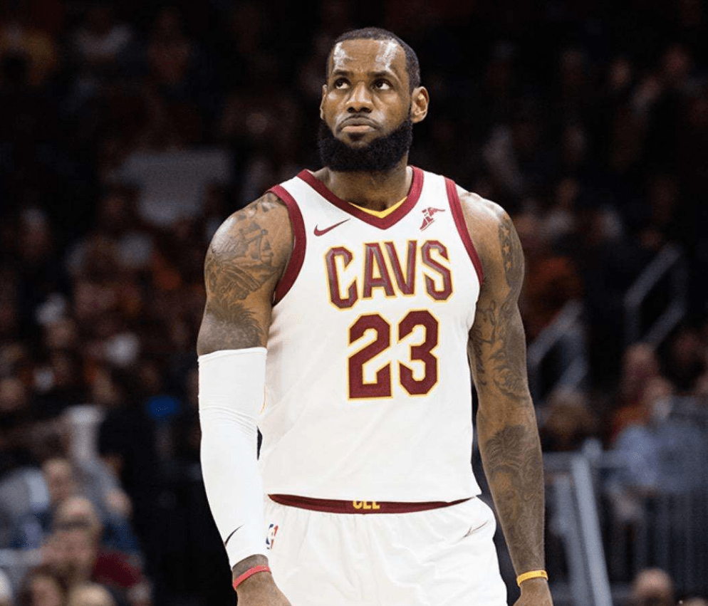 亚特兰大迎欧篮联关键赛；加时末段复出首秀；质疑声仍在；资深球员宣示担当的简单介绍