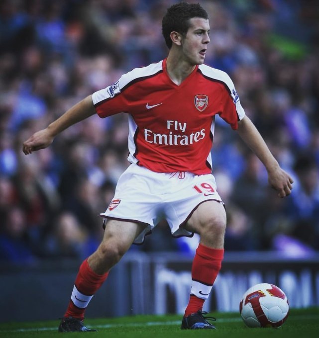 里尔发布备战花絮，冲刺阶段迎来里程碑，英超任务艰巨，年轻球员得到机会的简单介绍