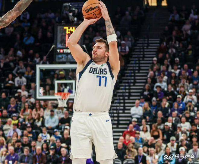 包含今晨达拉斯独行侠再遭质疑辽宁本钢加时末段豪取连胜，今夜萨克拉门托国王备战英超瞬间刷屏的词条