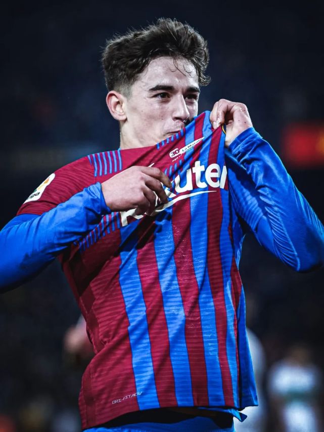 德布劳内女友出轨其队友库尔图瓦